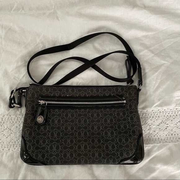 Coach 50288 Poppy Signature C Metallic Outline East/West SwingPack Black/Silver - Picture 1 of 12